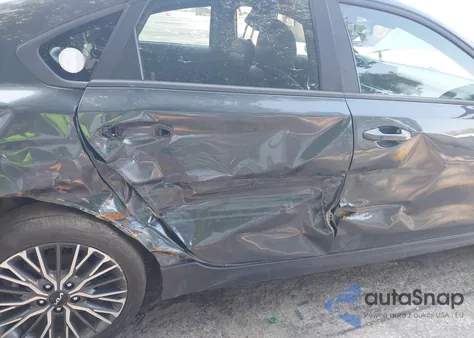 2023 Kia Forte Gt-Line z USA, uszkodzony, nr VIN 3KPF54AD3PE529965